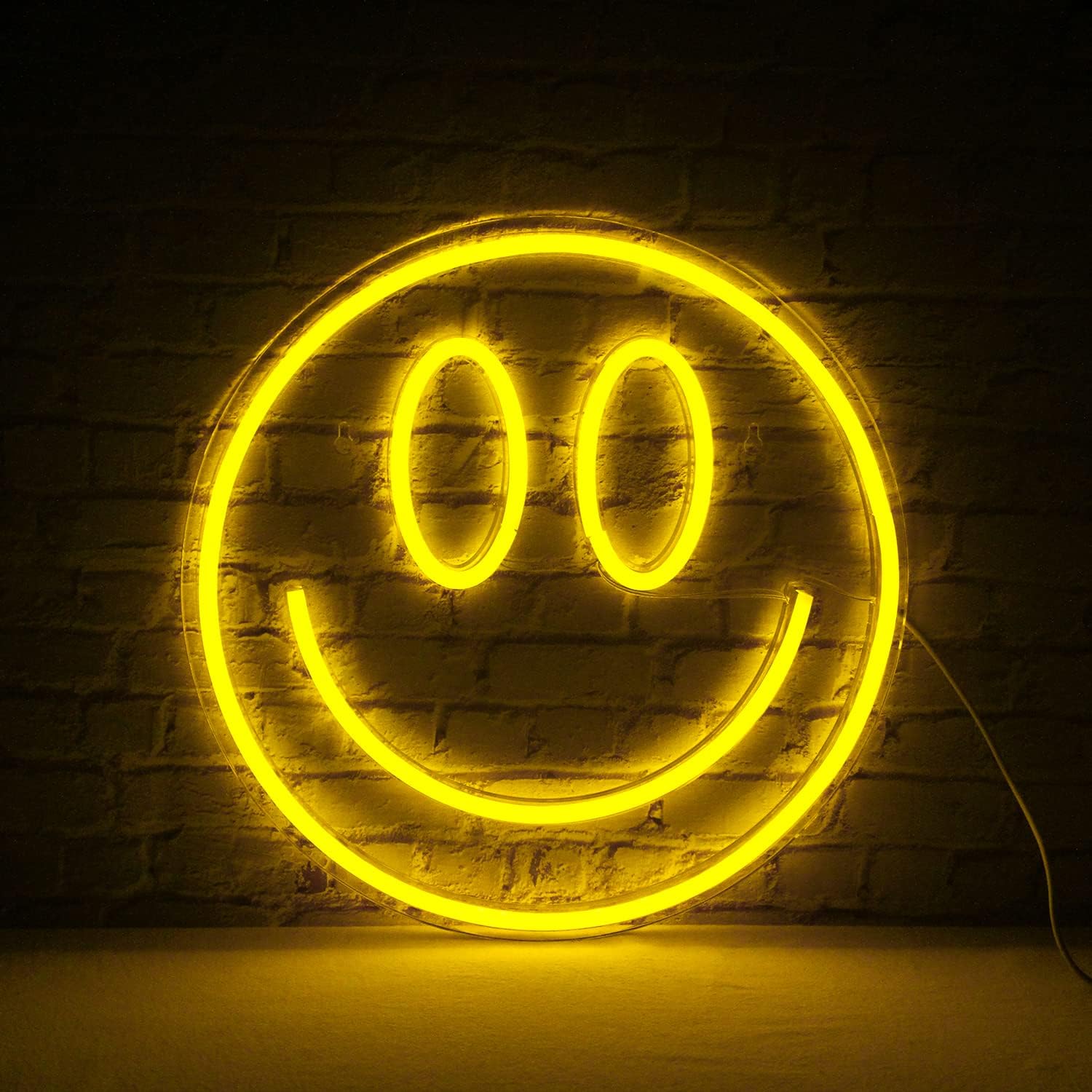 Smiley LED neona izkārtne uz sienas